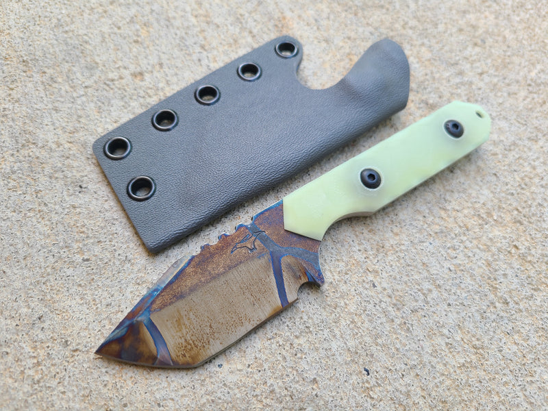 Load image into Gallery viewer, CRUWEAR Mid-Sized Tanto (Jade w/ Glow)
