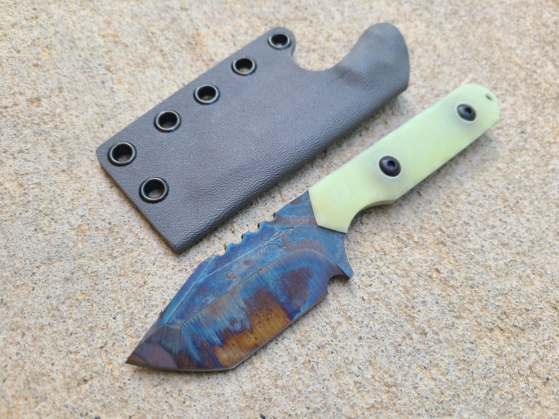 Load image into Gallery viewer, CRUWEAR Mid-Sized Tanto (Jade w/ Glow)
