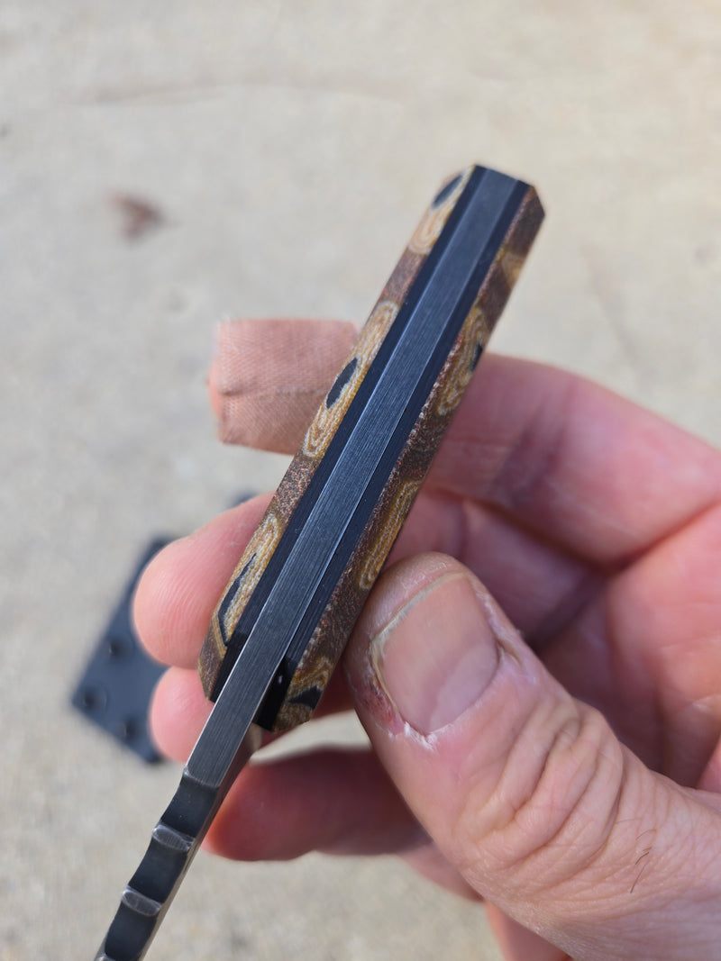 Load image into Gallery viewer, Zwear Mini Raptor (GL Hansen Micarta w/ Black Liners)
