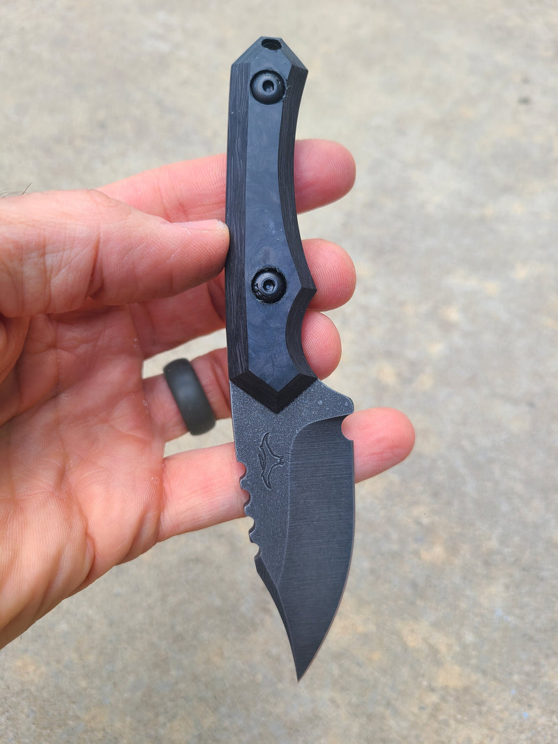 Load image into Gallery viewer, MagnaCut Mid-Sized Bowie (Carbon Fiber)
