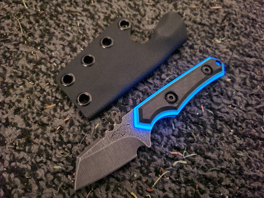 Thin Stock MagnaCut Mini Raptor (Carbon Fiber w/ Blue Glow)