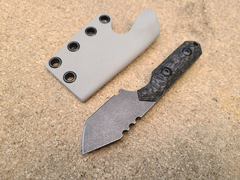 Load image into Gallery viewer, Cruwear Mini Tanto (Carbon Fiber - RH)
