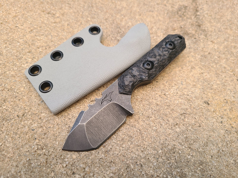 Load image into Gallery viewer, Cruwear Mini Tanto (Carbon Fiber - RH)
