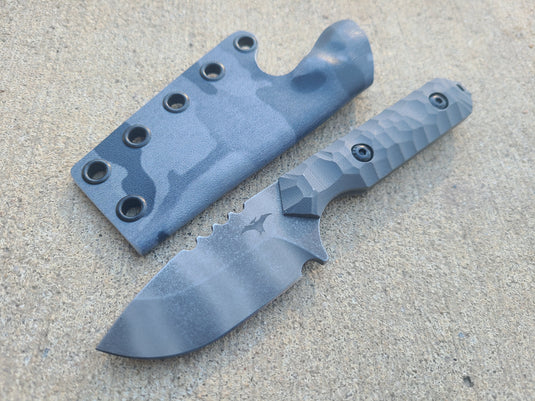 Nitro V Mid-Sized Camper (Dark Gray)