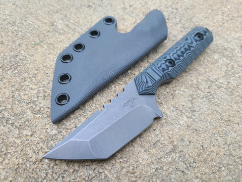 MagnaCut Mid-Sized Street Fighter Tanto (Gray/Black Layered)