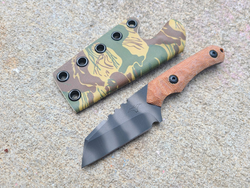Load image into Gallery viewer, MagnaCut Mid-Sized Wharnie (Natural Micarta)
