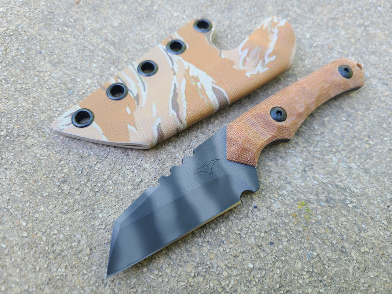 Load image into Gallery viewer, MagnaCut Mid-Sized Wharnie (Natural Micarta)
