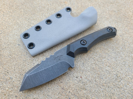 MagnaCut Mid-Sized Raptor (Chamfered Carbon Fiber)