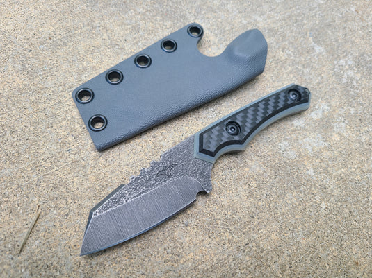 MagnaCut Mid-Sized Raptor (Carbon Fiber w/ Gray/Blue Glow)