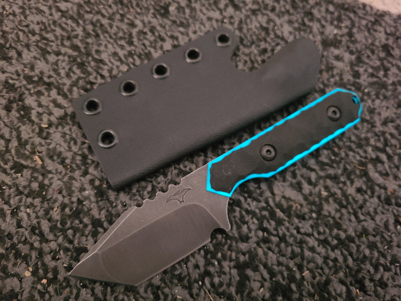 Load image into Gallery viewer, MID TANTO – MAGNACUT (BLACK / BLUE GLOW)
