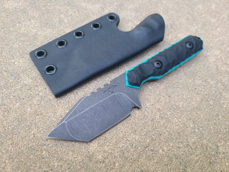 Load image into Gallery viewer, MID TANTO – MAGNACUT (BLACK / BLUE GLOW)

