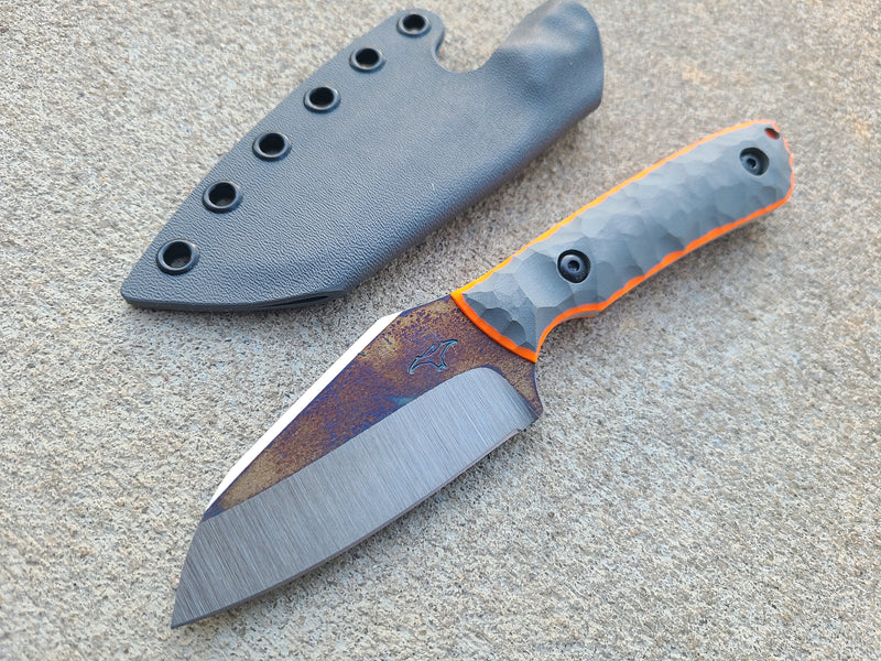 Load image into Gallery viewer, Cruwear Nodo (Gray w/ Orange Glow - Satin)
