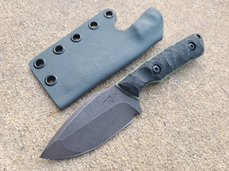 Load image into Gallery viewer, MagnaCut Mid-Sized Overlander (Black Micarta w/ Glow)
