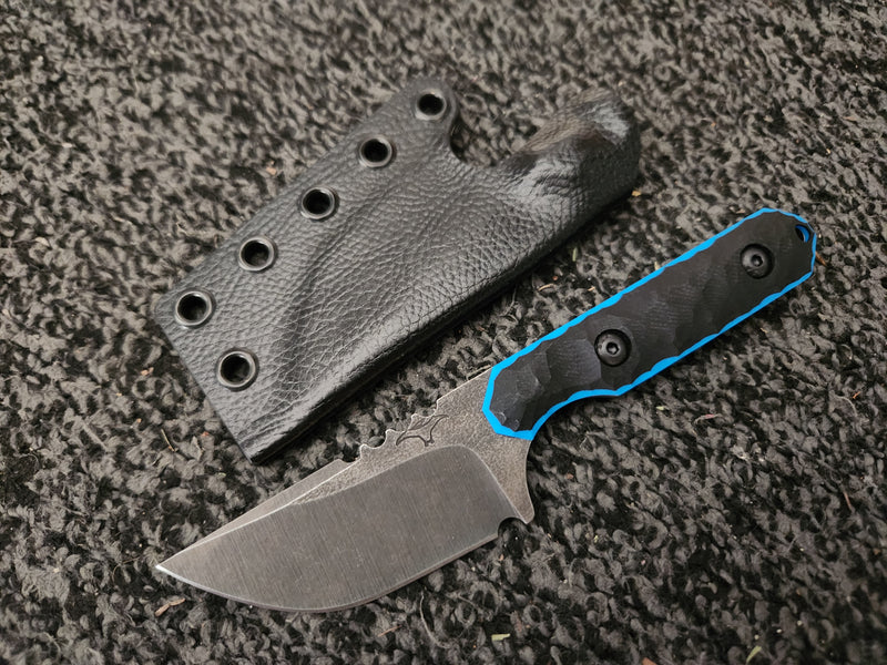 Load image into Gallery viewer, STREET FIGHTER – MAGNACUT (BLACK / BLUE GLOW)
