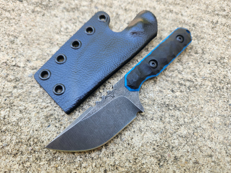 Load image into Gallery viewer, STREET FIGHTER – MAGNACUT (BLACK / BLUE GLOW)
